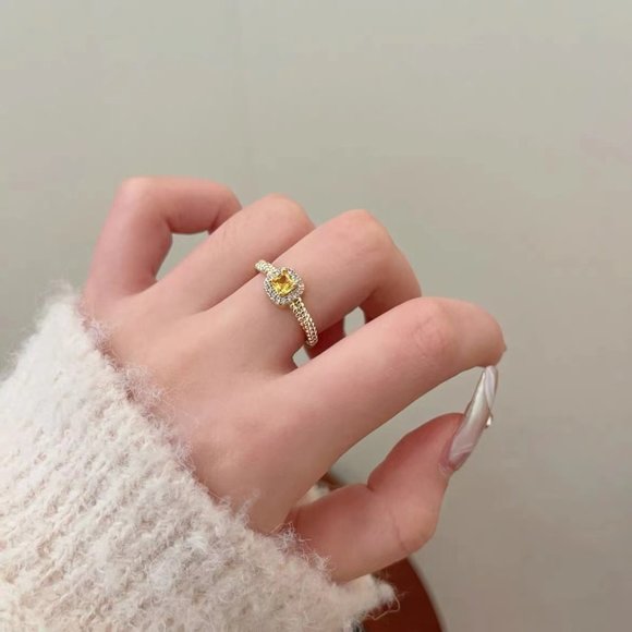 Small sugar yellow diamond ring advanced sense - Picture 2 of 5